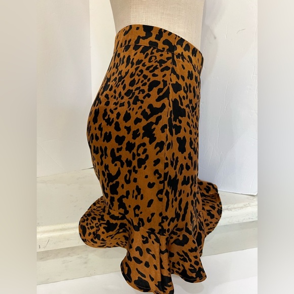 Forever 21 Cheetah skirt size M semi new - Picture 4 of 7